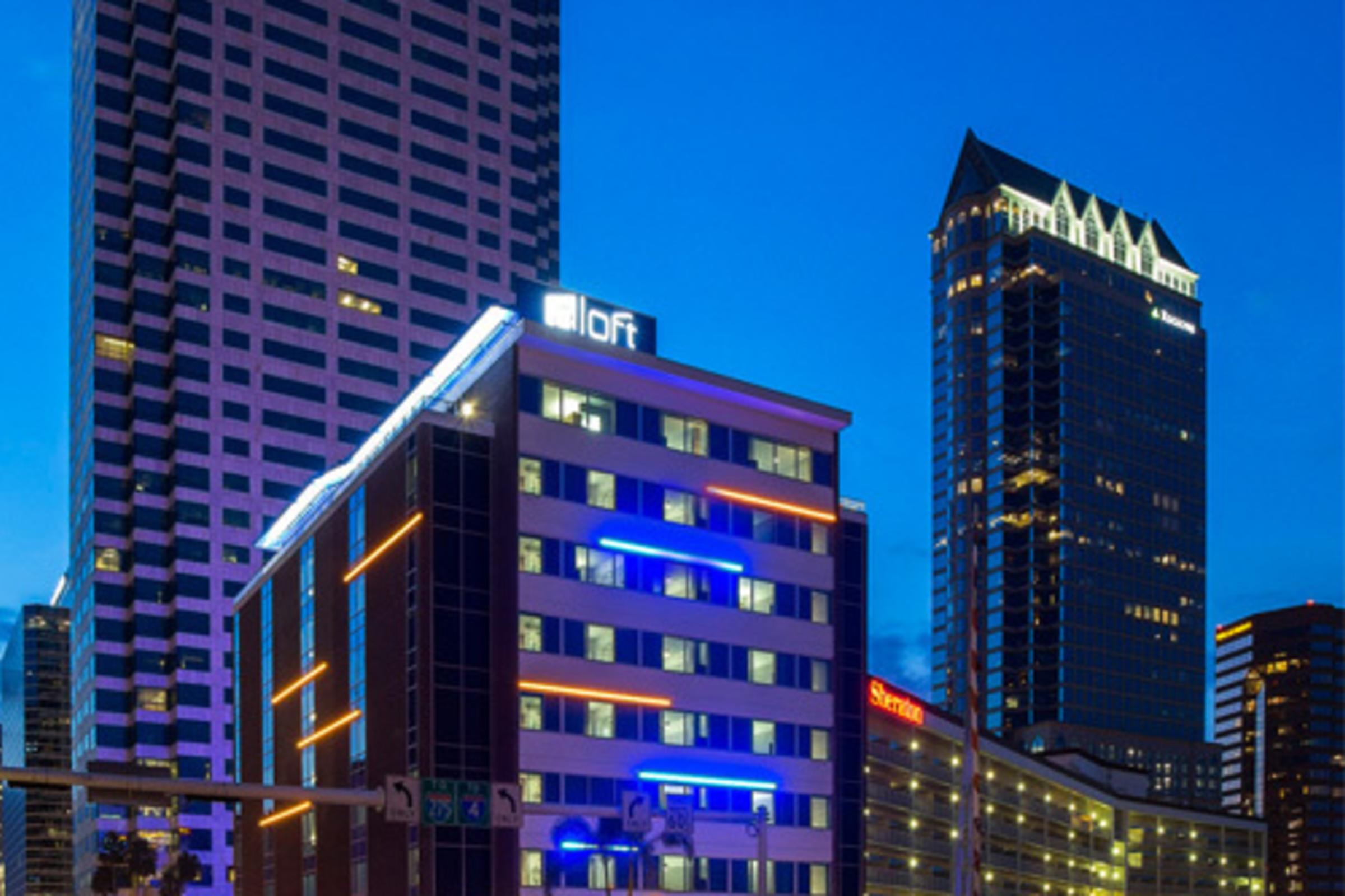 Exterior Hotel Nighttime Downtown